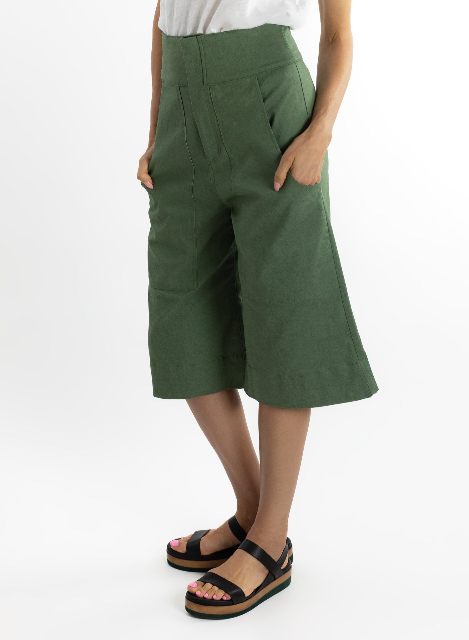 Carpenter Short - Sage - Meg