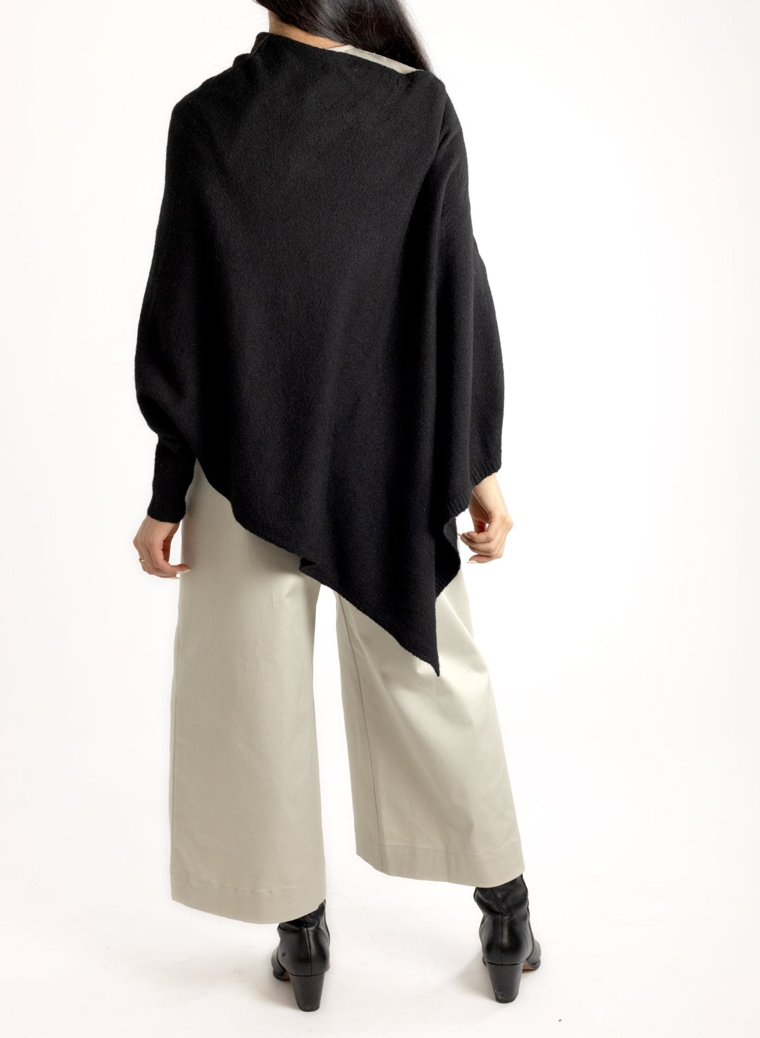 Lightweight Poncho - Black - Meg