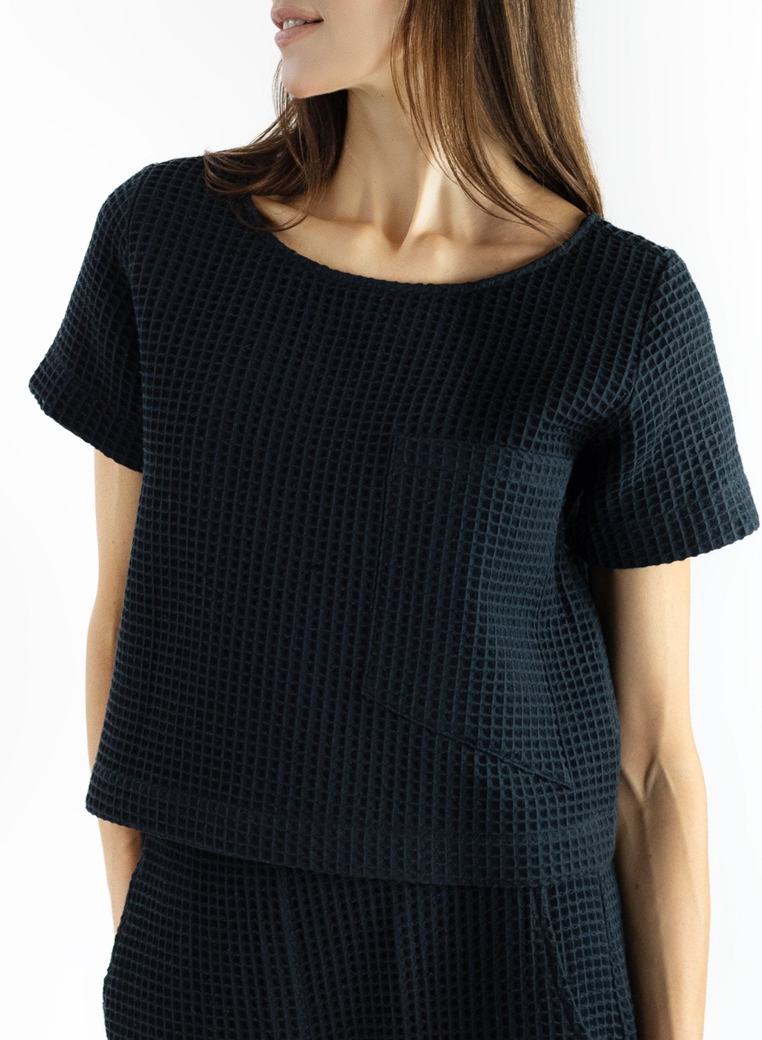 Pocket Tee - Black - Meg