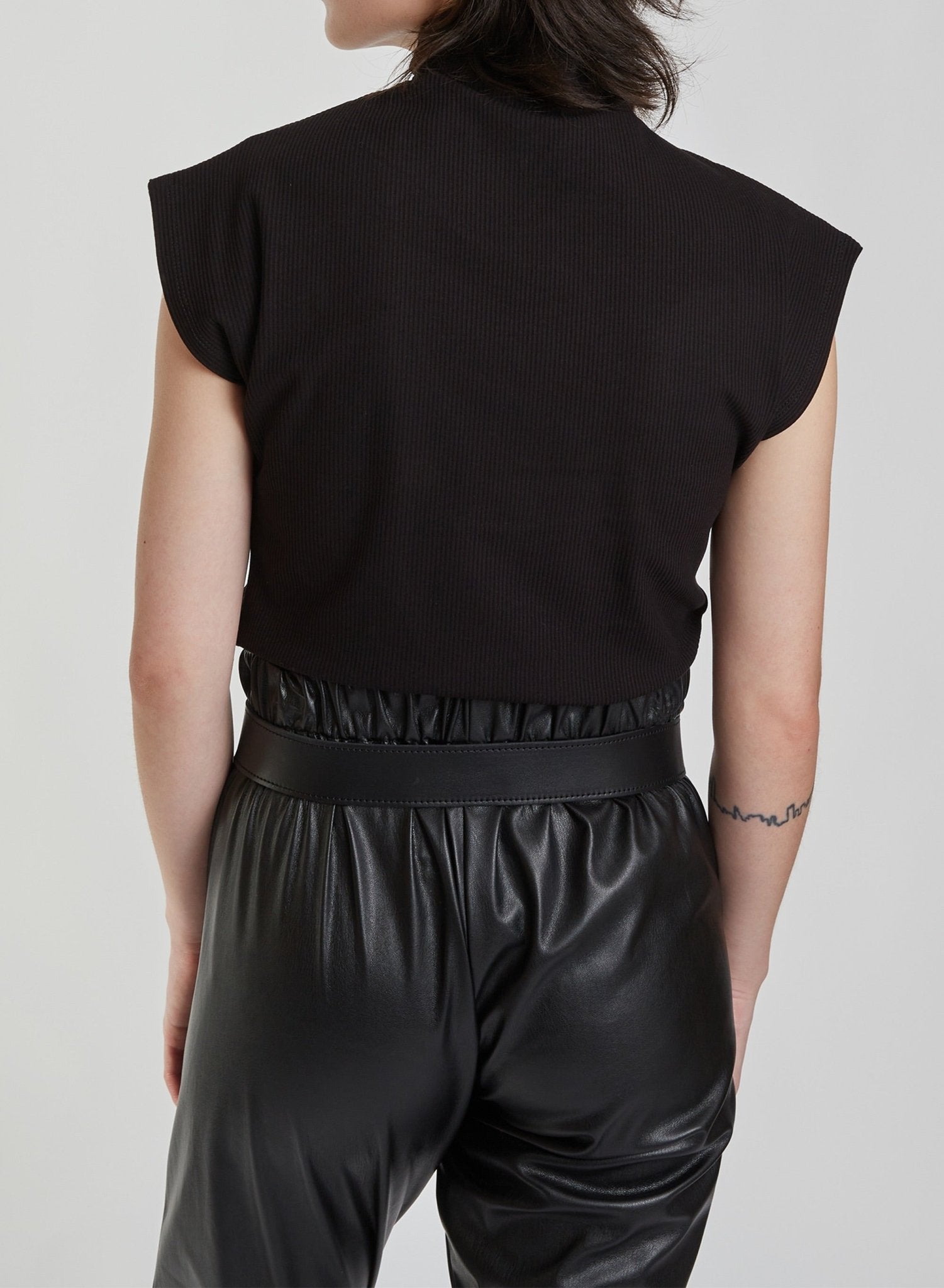 Sleeveless Skinny Top - Black - Meg