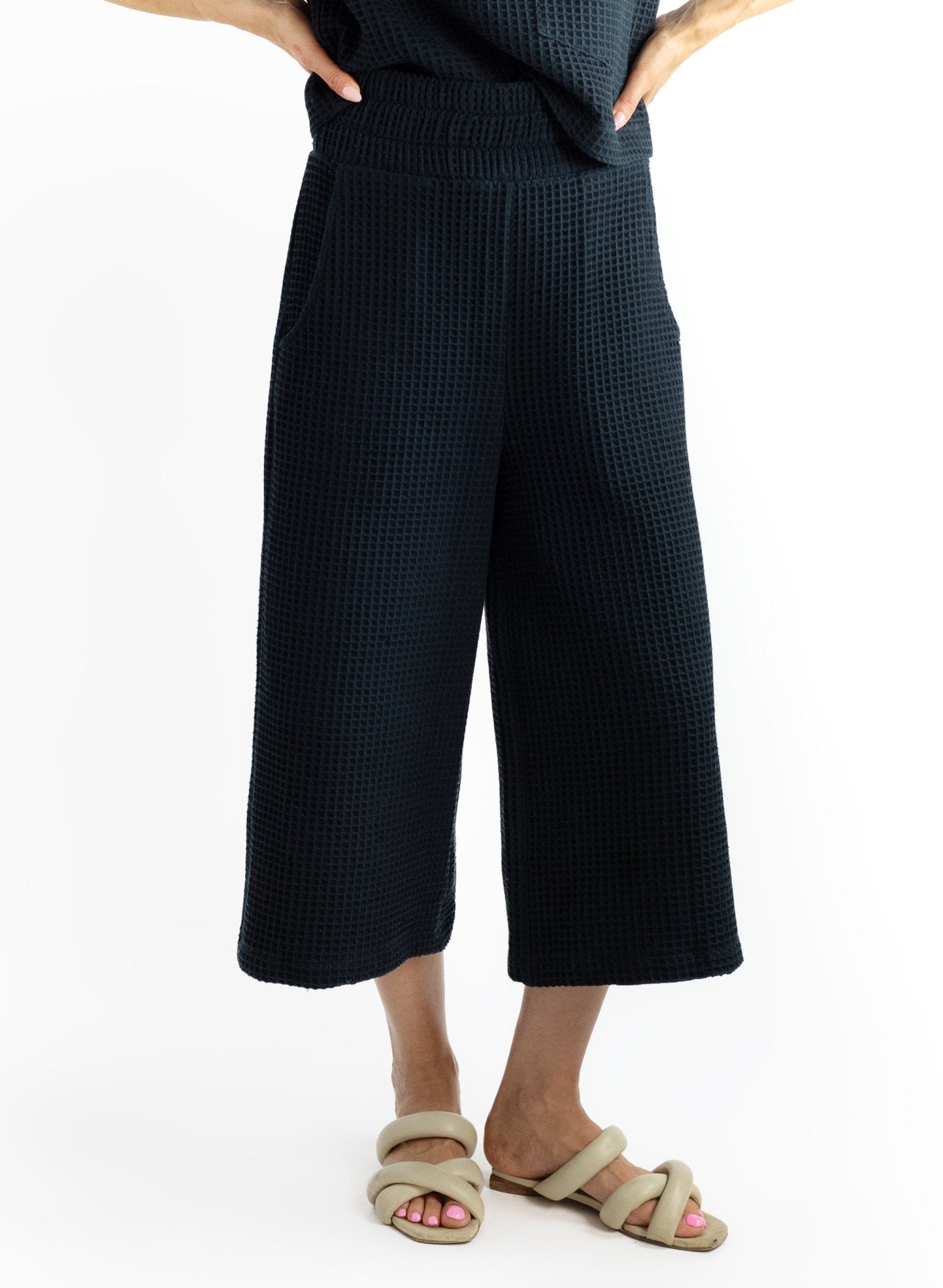 Wide Leg Jogger Pant - Black - Meg