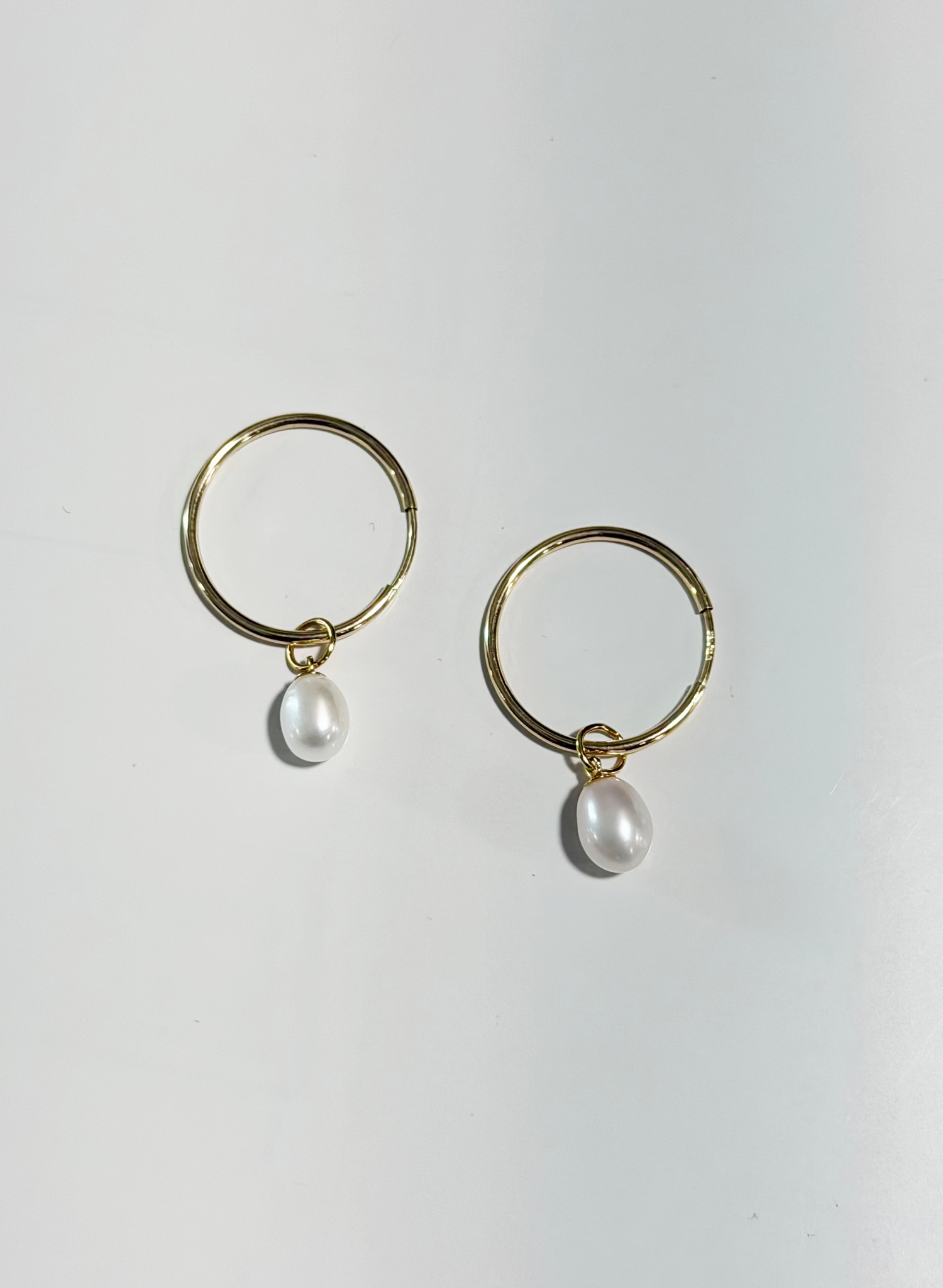 MONOXIDE - Arlette Pearl Hoop Earrings