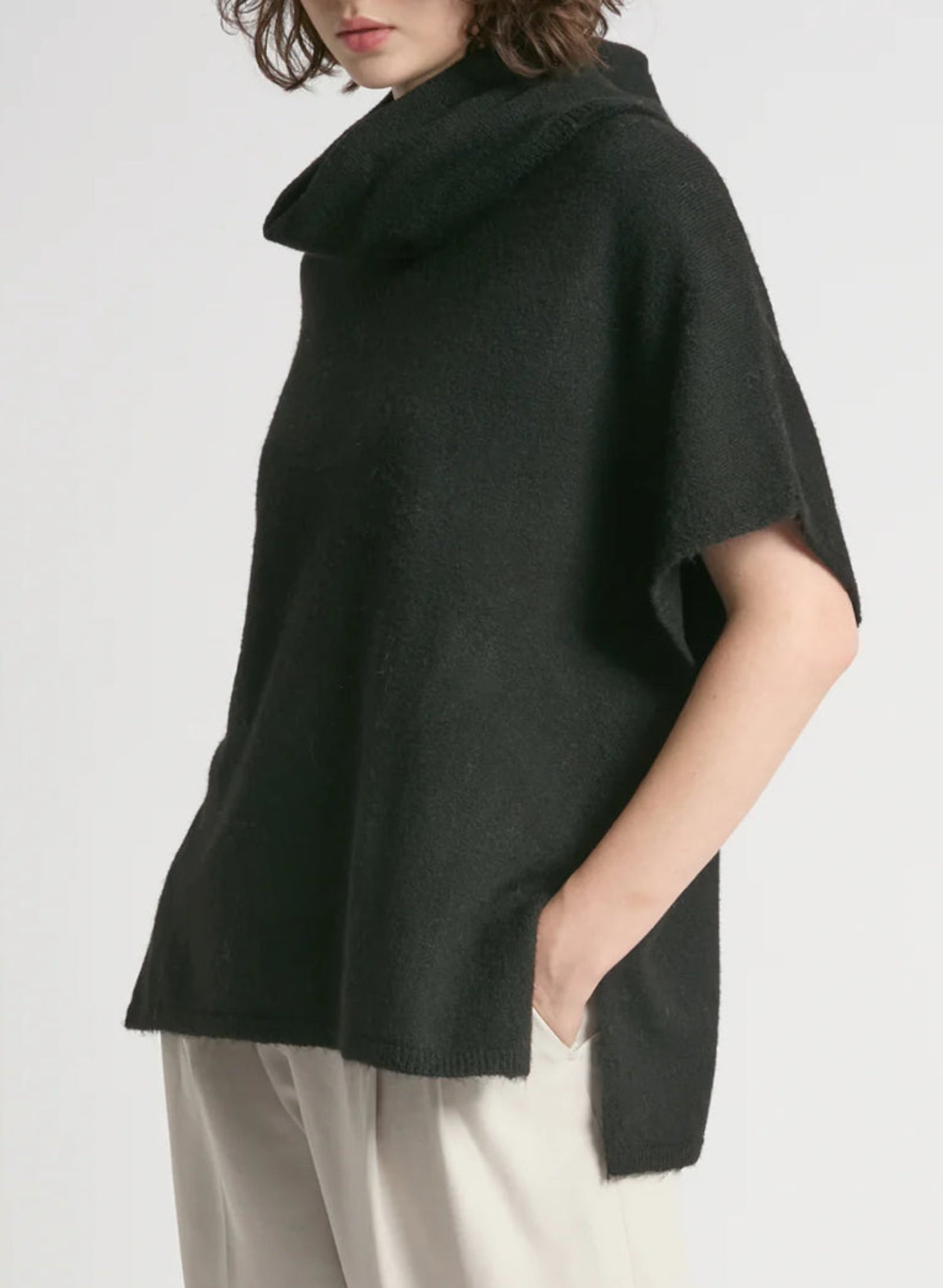 Flowy Neck Vest - Black