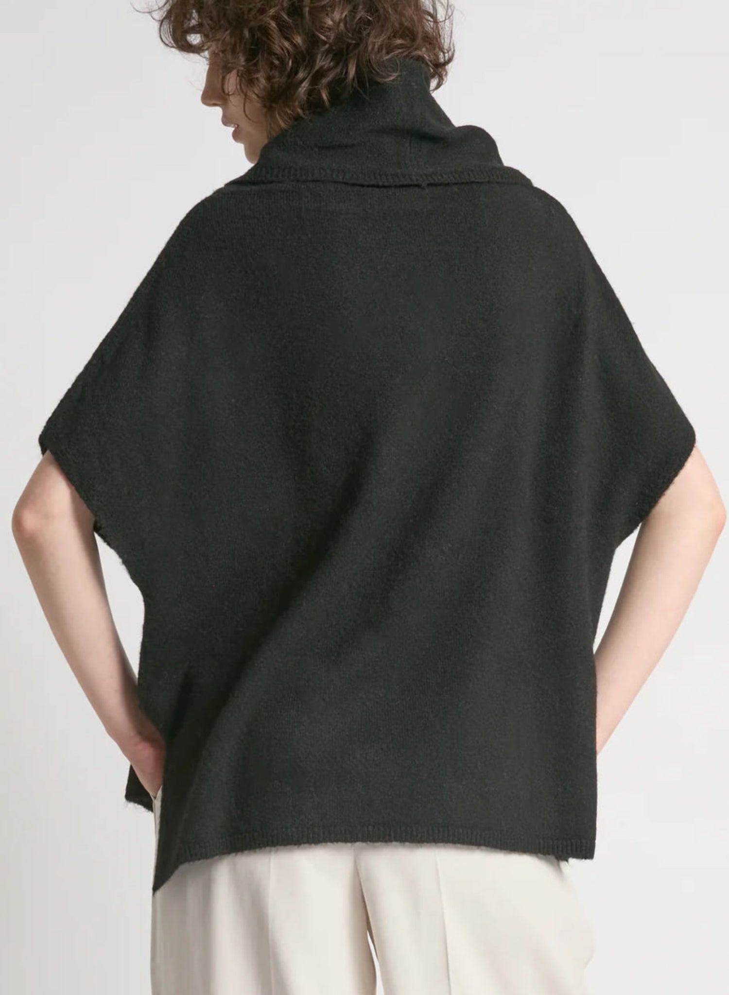 Flowy Neck Vest - Black