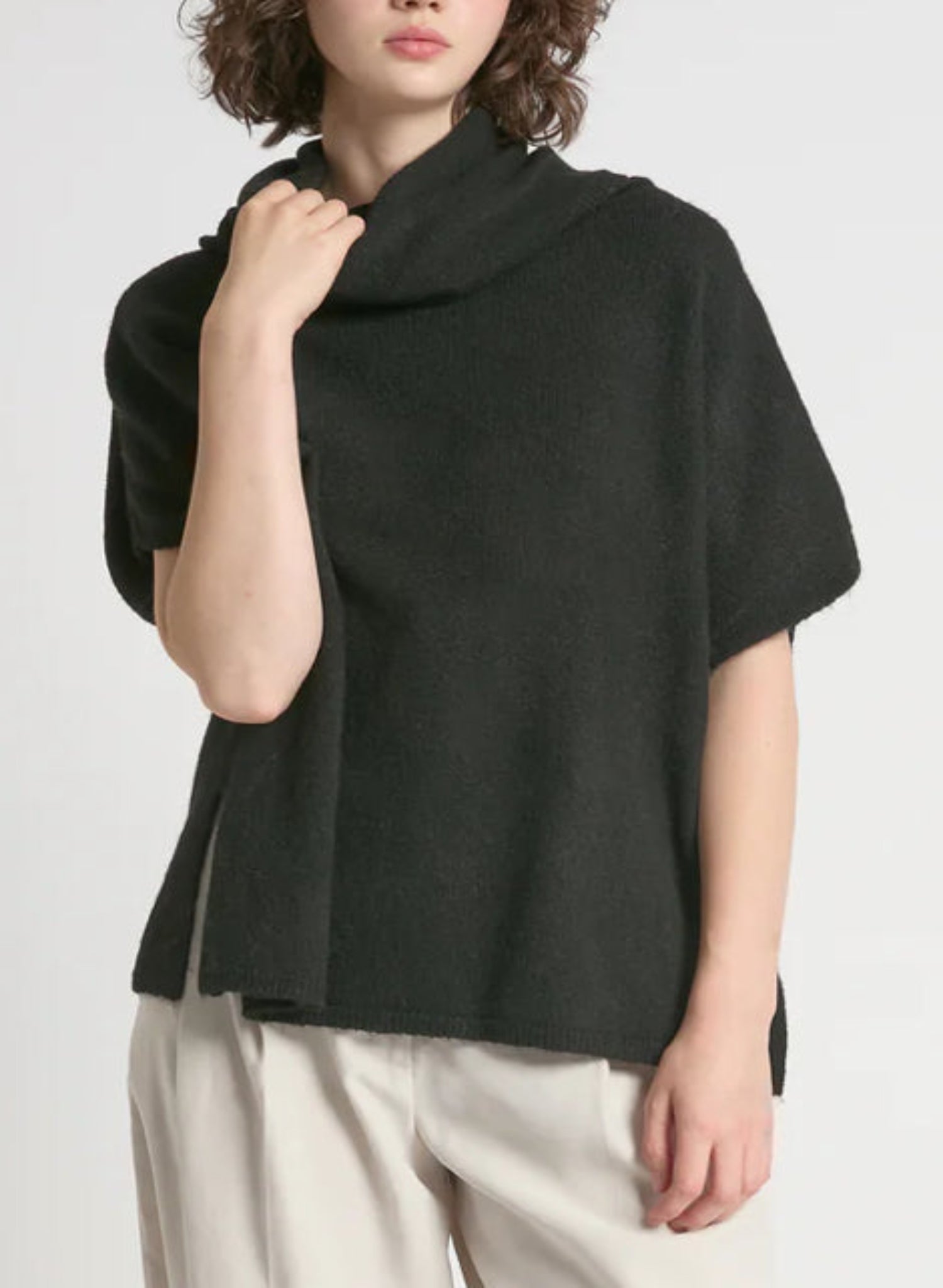Flowy Neck Vest - Black
