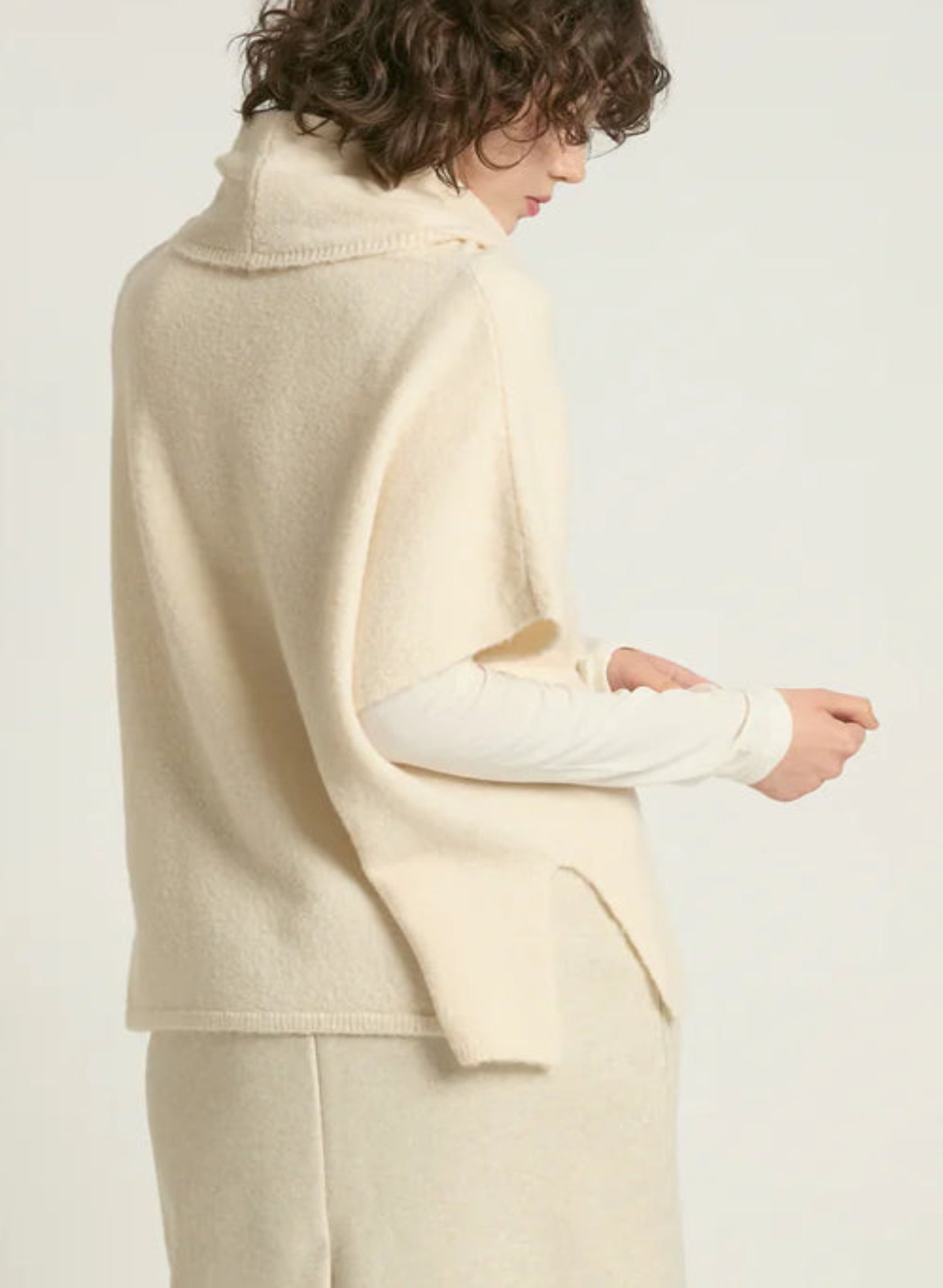 Flowy Neck Vest - Ivory