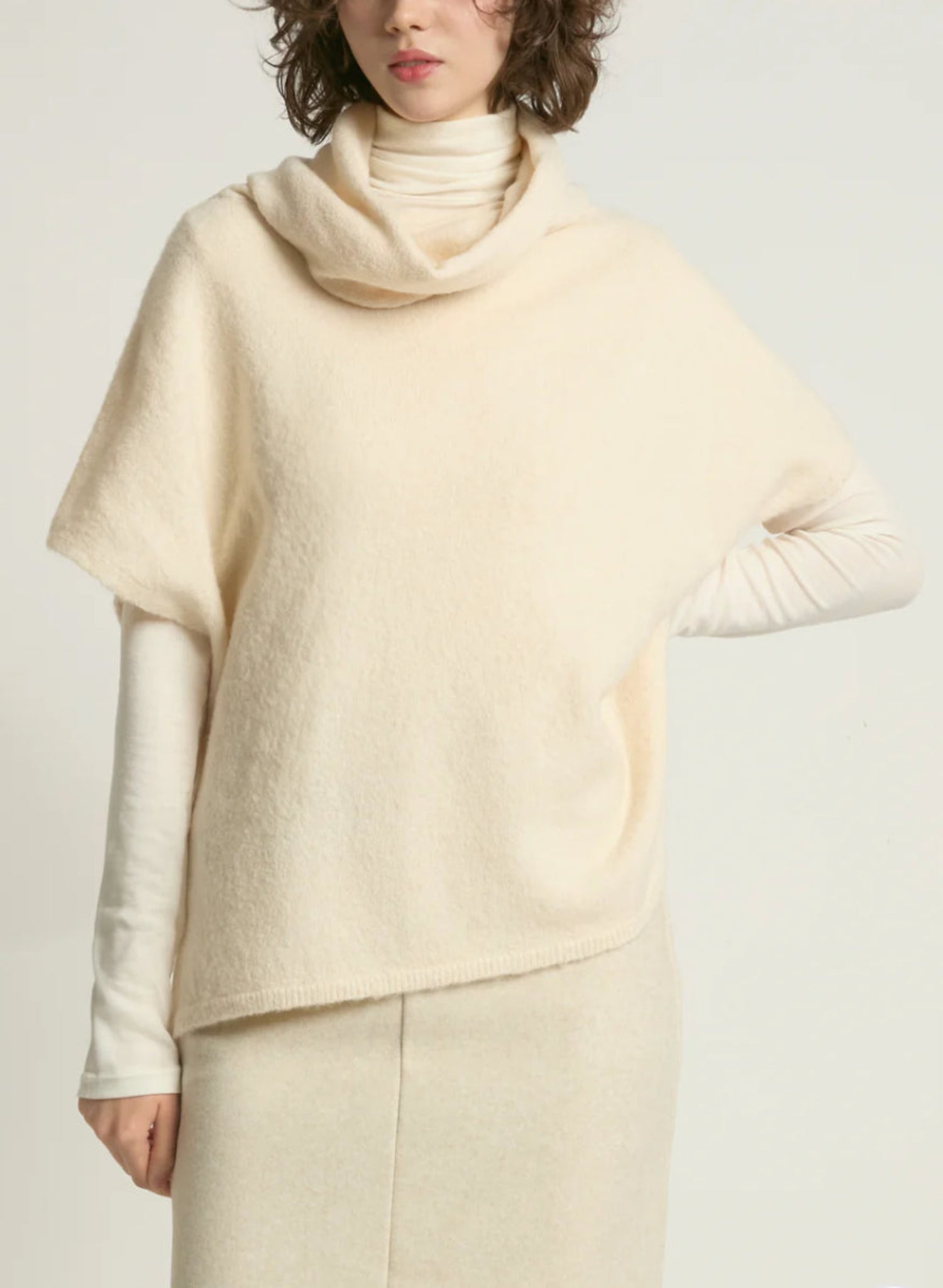 Flowy Neck Vest - Ivory