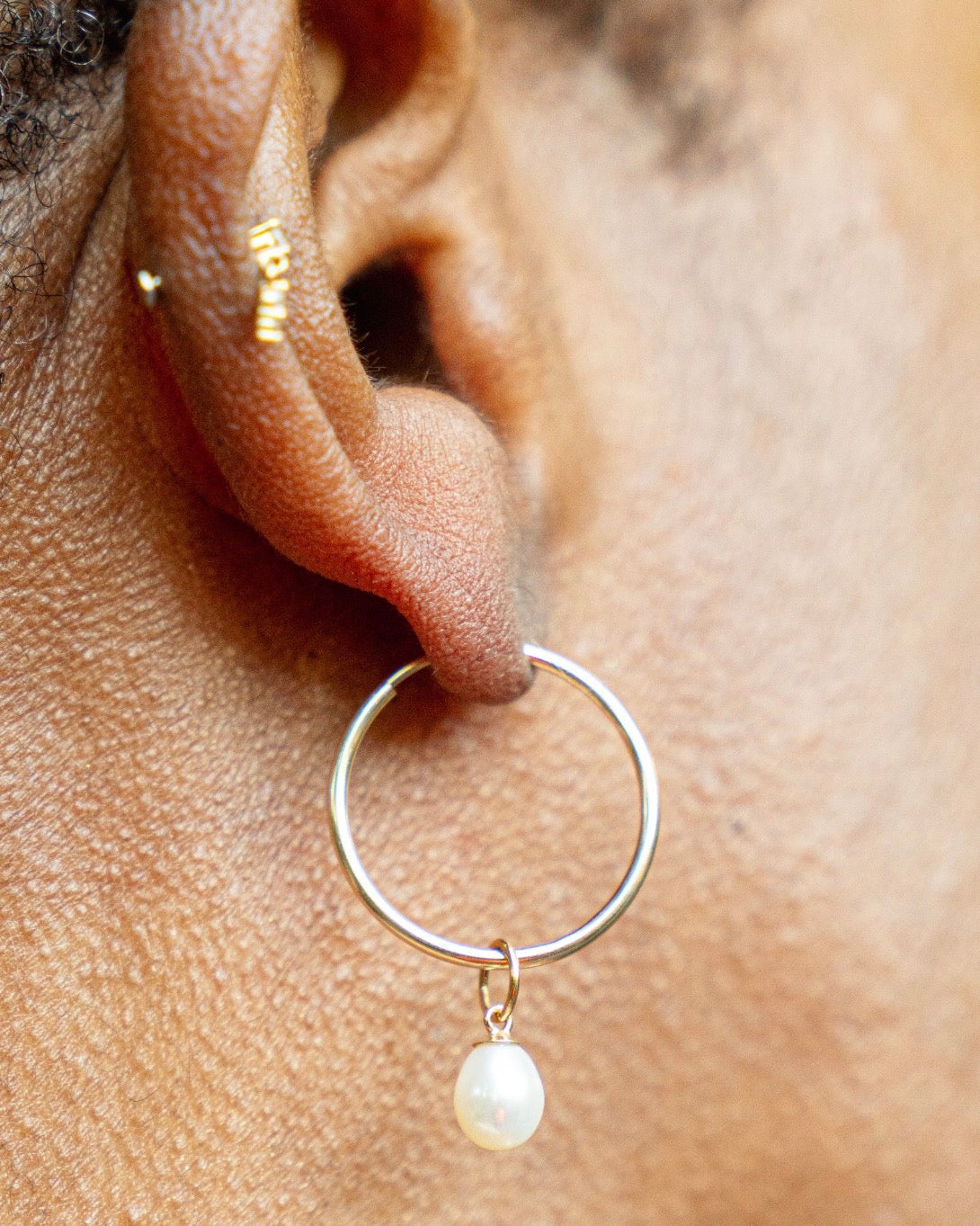 MONOXIDE - Arlette Pearl Hoop Earrings