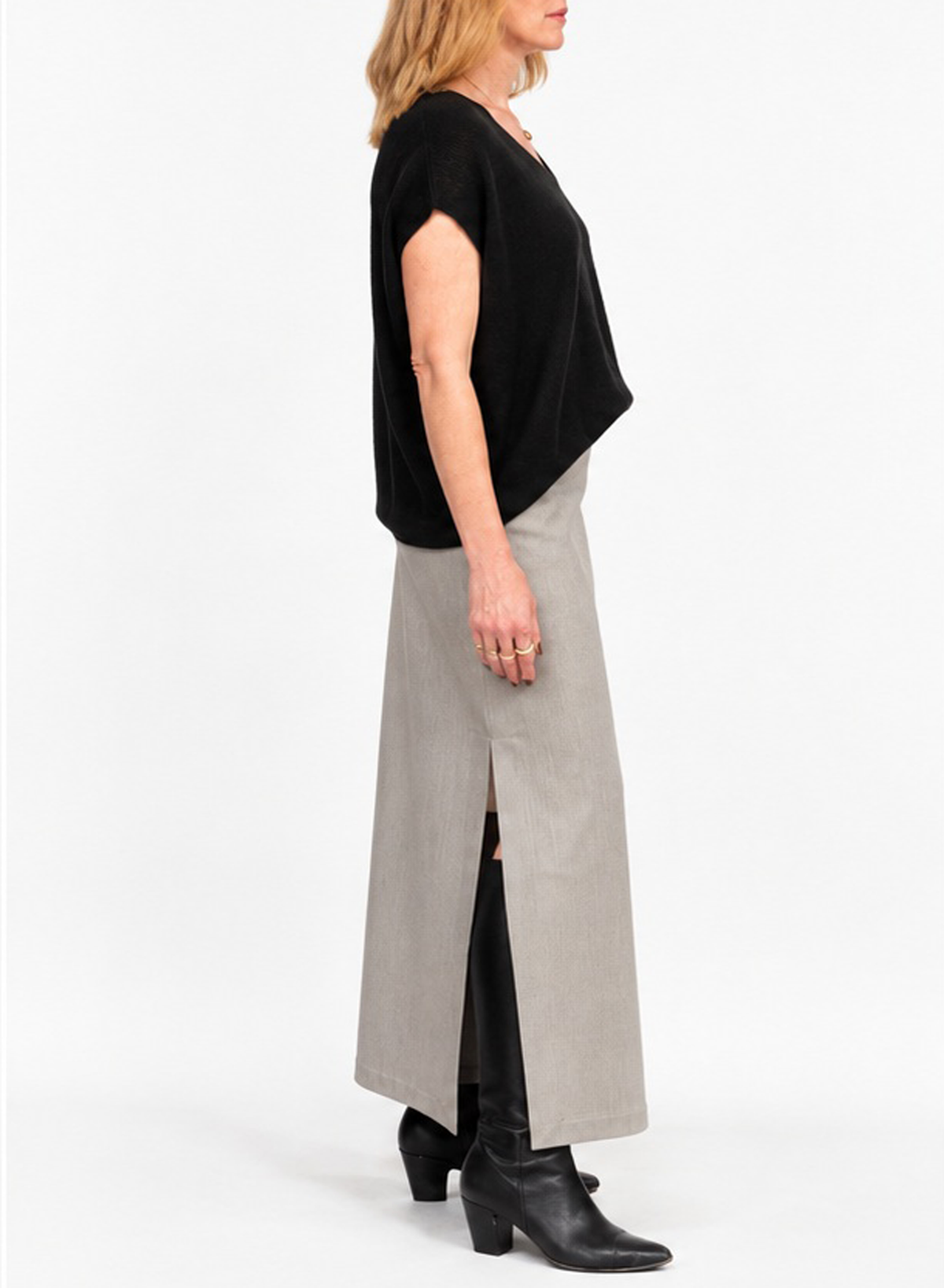 V-Neck Sweater - Black - Meg