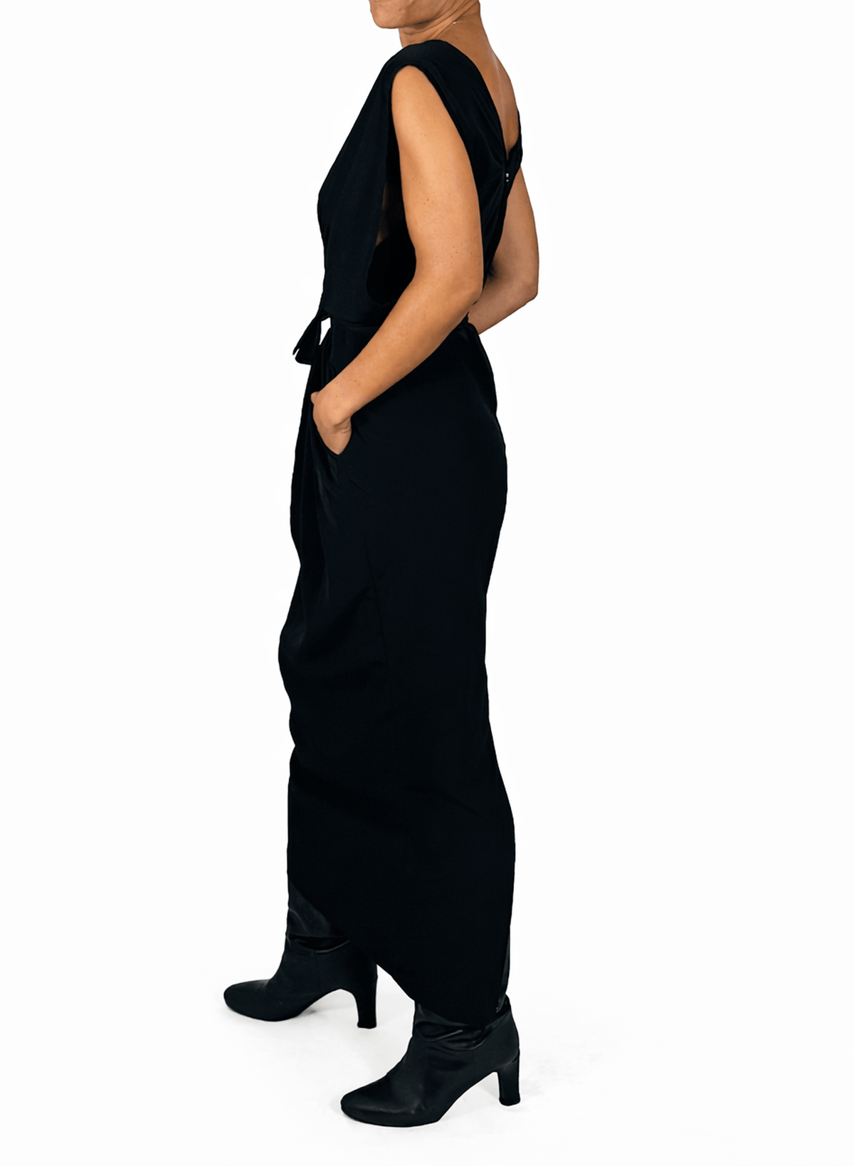 Airflow Gown - Black - Meg