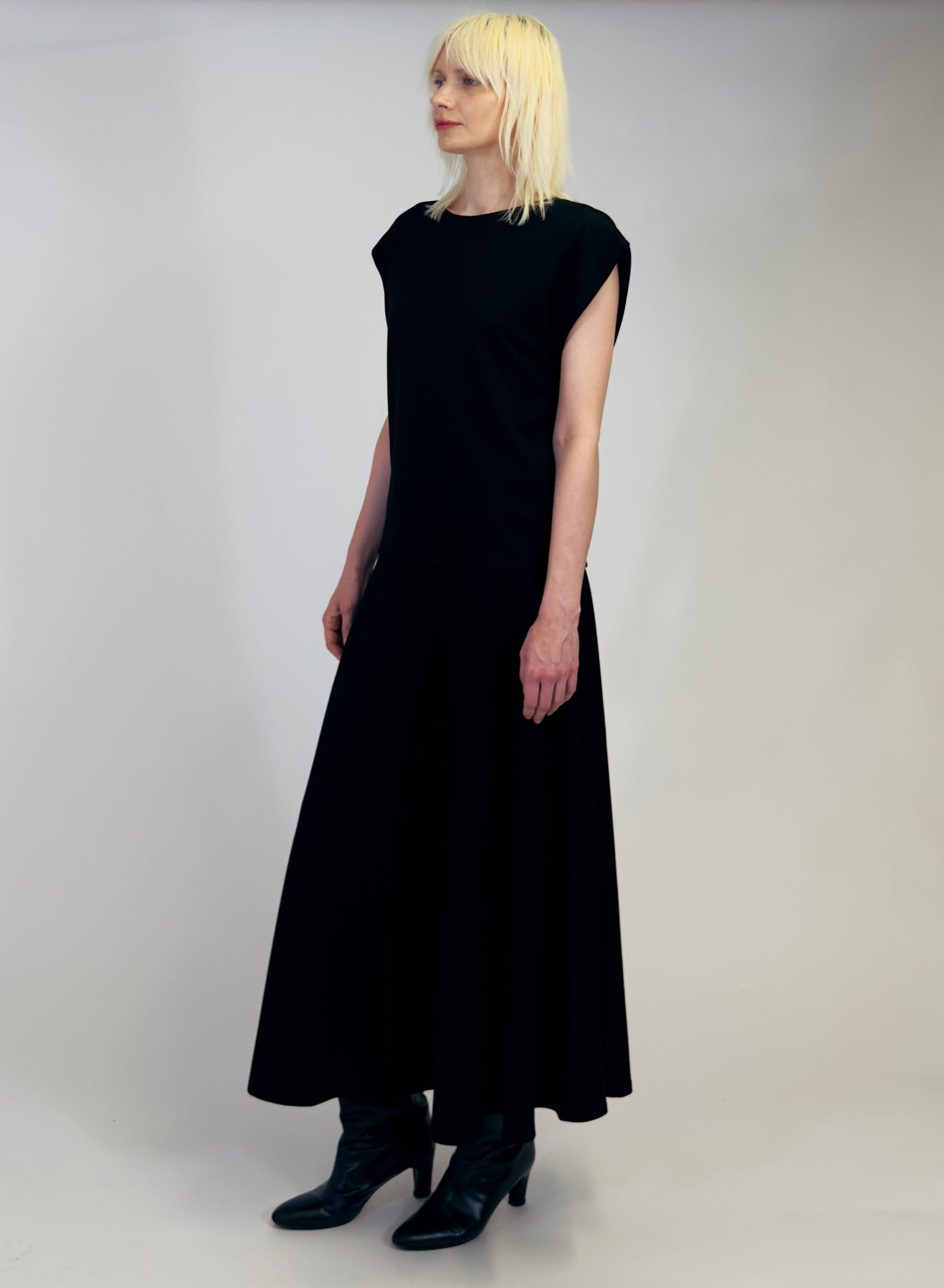 Circle Skirt - Black - Meg