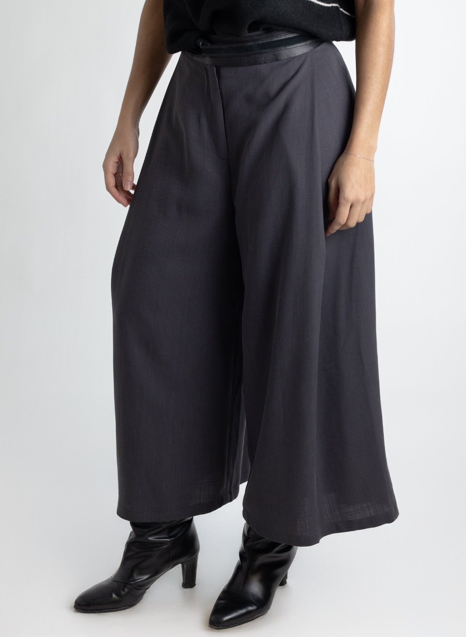 Izy Culotte - Graphite - Meg - Made in Canada