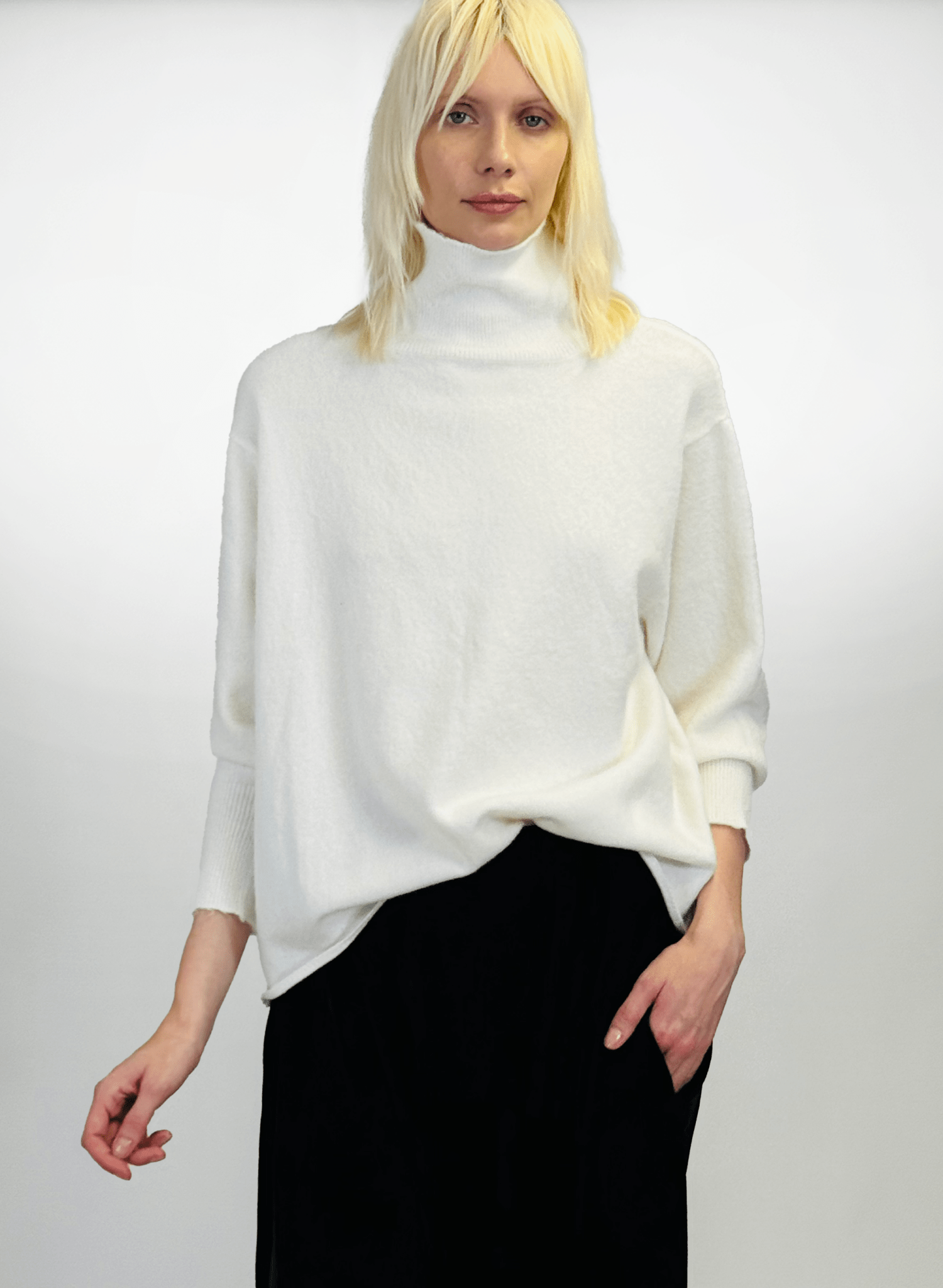 Slouch Turtleneck Sweater - Ivory - Meg